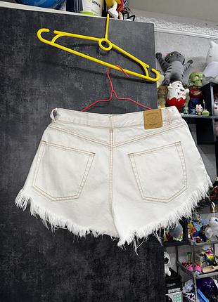 Джинсовые шорты от pull&bear с бахромой, белые джинсовые шорты, білі джинсові шорти 6
