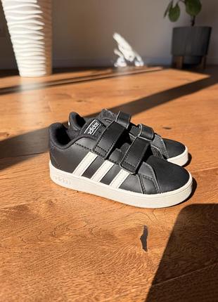 Дитячі кросівки adidas, 26 розмір ( 16 см)🖤