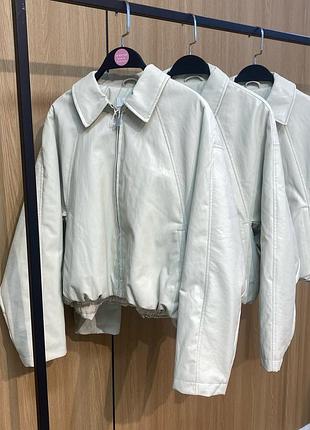 Шкіряна обʼємна весняна куртка бомбер з утеплювачем zara розмір xl