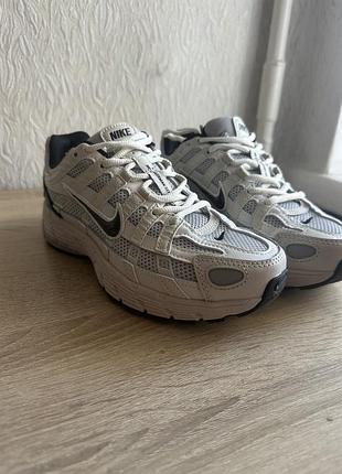 Кросівки жіночі nike сірі
