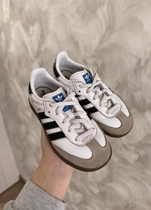Кросівки дитячі  adidas samba білі з чорними смужками