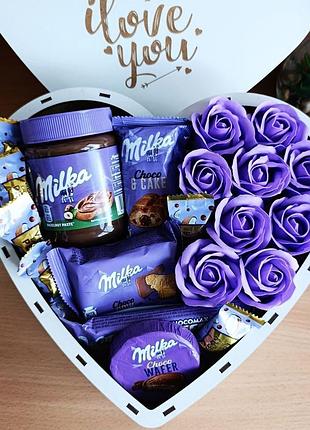 Подарочный бокс в форме сердца с сладостями milka и розами для девушки на день рождения новый год праздник (ar407)