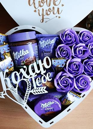 Подарочный бокс в форме сердца с сладостями milka и розами для девушки на день рождения новый год праздник (ar407-1)