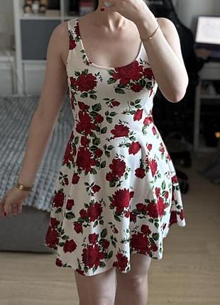 Літня сукня-сонце h&m в принт троянди xs-s / сарафан розкльошений skater dress текстурний