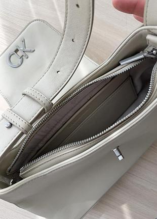 Сумка для жінок calvin klein бежева 4