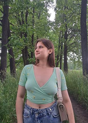 Футболка жіноча на запах з квітковим принтом