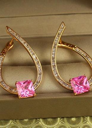 Серьги xuping jewelry кристальная петля с розовым камнем золотистые