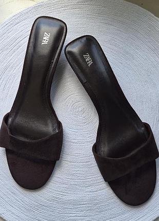 Босоножки замшевые zara