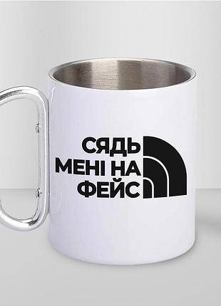 Кружка металлическая с принтом "на фейс" 400 мл с карабином туристическая, белая