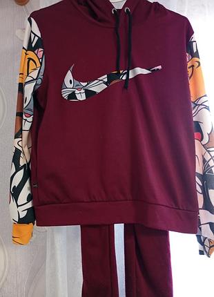 Спортивний костюм жіночий nike з худі та штанами, бордовий з принтом