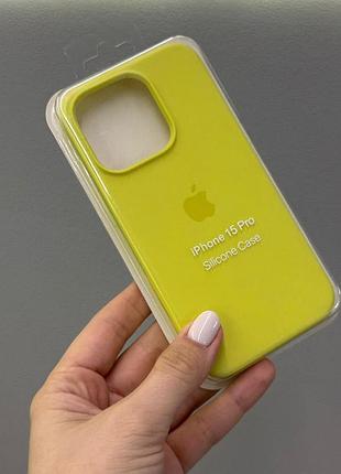 Чехол-накладка с микрофиброй для айфон 15 pro, чехол silicone case с микрофиброй для iphone 15 pro (желтый)