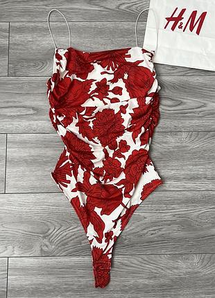 Ефектне боді квітковий принт h&m