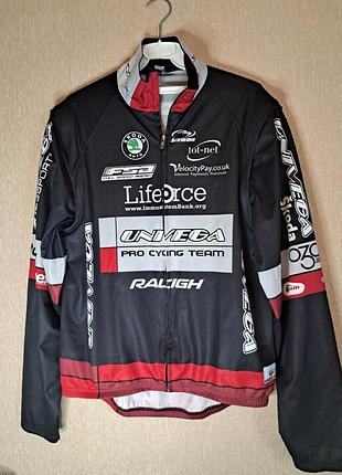 Черная велокуртка univega pro cycling team от бренда biemme