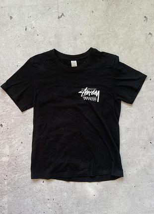 Чорна бавовняна футболка бренду stüssy