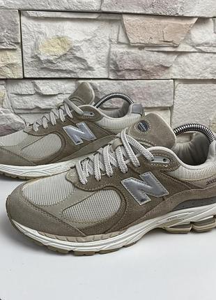 Оригінальні кросівки new balance 2002r