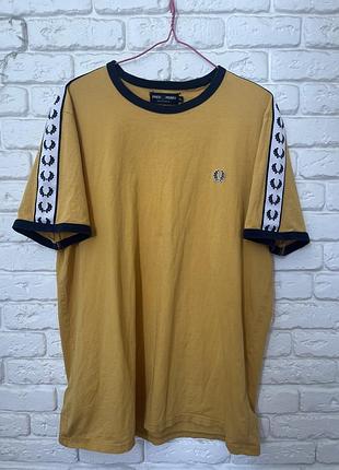Чоловіча футболка fred perry гірчична з коротким рукавом