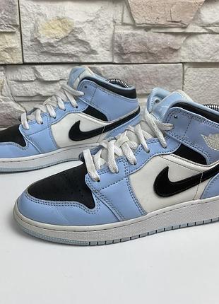 Оригінальні кросівки nike air jordan 1 mid