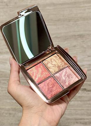 Палетка румʼян hourglass ambient lighting edit – flushed edit