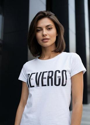👕 фірмова біла футболка devergo з принтом (m / тягнеться до l) | ідеальний стан