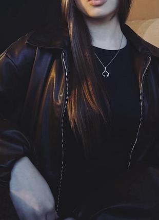 Темно коричневий бомбер stradivarius