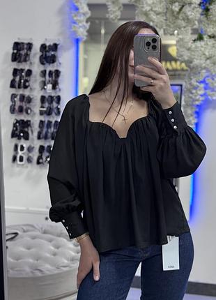 Чорна блуза