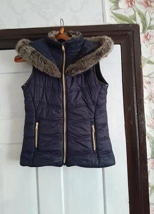 Теплый жилет с капишоном на меху firetrap