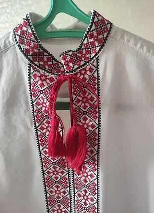 Вишиванка біла з червоно-чорною вишивкою