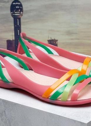 Яскраві та легкі жіночі сандалі / босоніжки crocs isabella strappy sandal (модель 204912) різнобарвного дизайну.розмір w7 (eu): 37–38