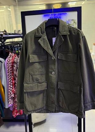 Оливкова куртка zara