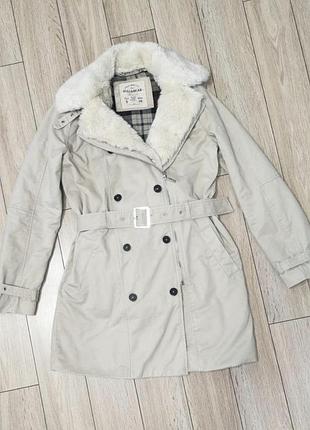 Женский трэнч   pull&bear с бежевым мехом