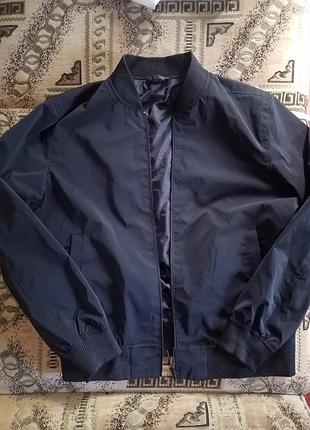 Чоловічий бомбер zara