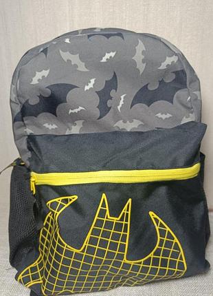 Школьный рюкзак batman. портфель для младших классов batman. рюкзак школьный batman.
размер 33*27*13 см
в хорошем состоянии.