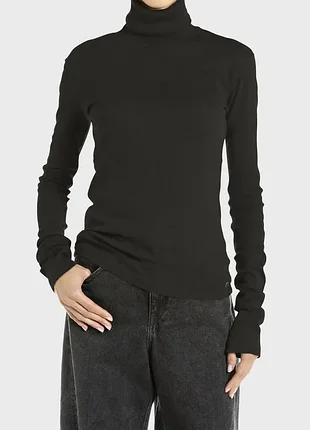 Шерстяной гольф uniqlo в рубчик черный