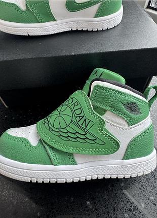 Кросівки для хлопчика nike jordan зелено-білі 15 см устілка