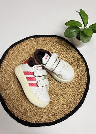 Кросівки adidas для дівчинки