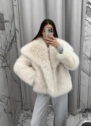 Stradivarius біла шуба