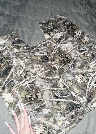 Стильні камуфляжні джинси з листяним принтом (realtree / закос під carhartt) xs