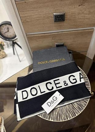 Хустка від бренду dolce&gabbana