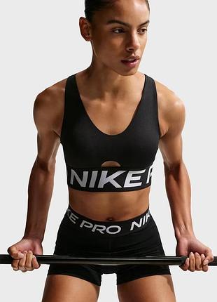Жіночий топ nike оригінал з нових колекцій.