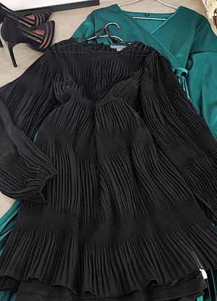 Красивое чёрное плисерированное платье primark