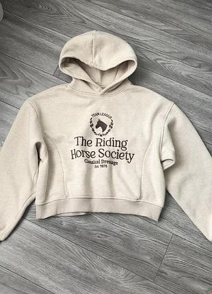 Бежеве тепле вкорочене худі zara з вишитим принтом «the riding horse society»