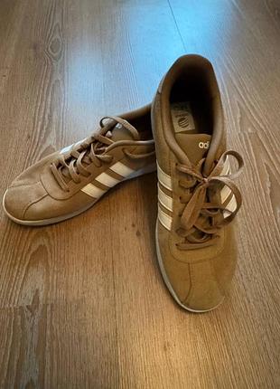 Замшеві кросівки adidas