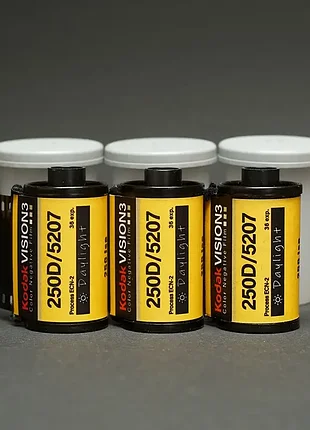 Kodak vision3 250d (5207) / фотопленка 250 iso / 36 кадров