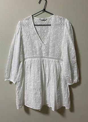 Коротка жіноча сукня zara біла з вишивкою