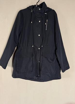 Жіноча демісезонна куртка парка spirit at m&co uk 20 / 2xl-3xl темно-синя з капюшоном