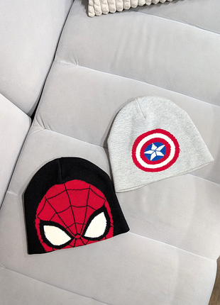 Шапки для хлопчика h&m marvel чорна та сіра, 2 шт