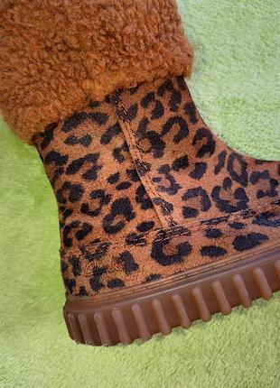 Демісезонні замшеві чобітки clarks на дівчинку. розмір 25,5.