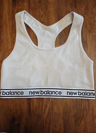 Топ для спорта. 
new balance