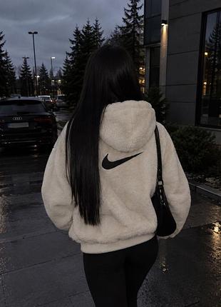 Шубка женская nike 2