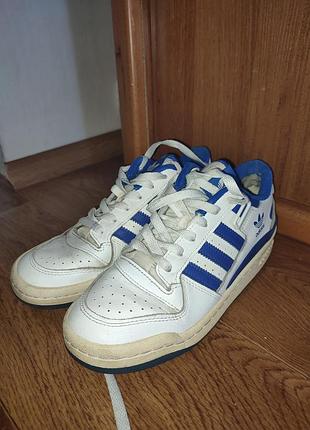 Кросівки чоловічі adidas forum low білі з синім